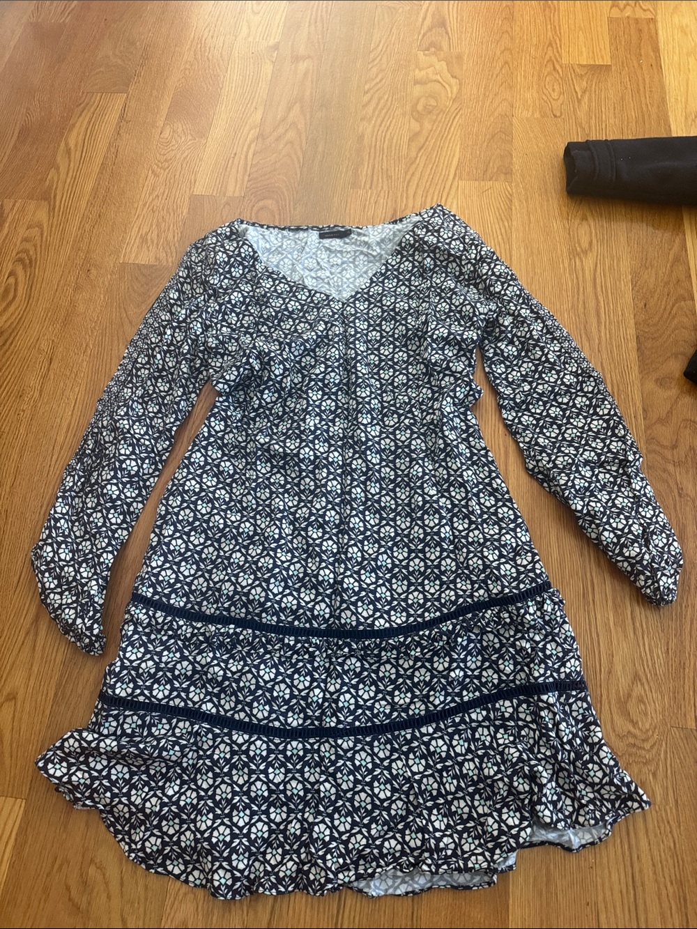 Women's Navy Printed Long-Sleeve V-Neck Dress